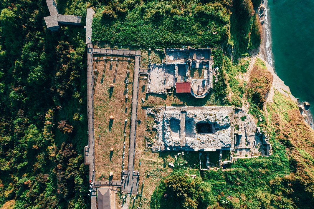 Tios antik tiyatro kalıntıları