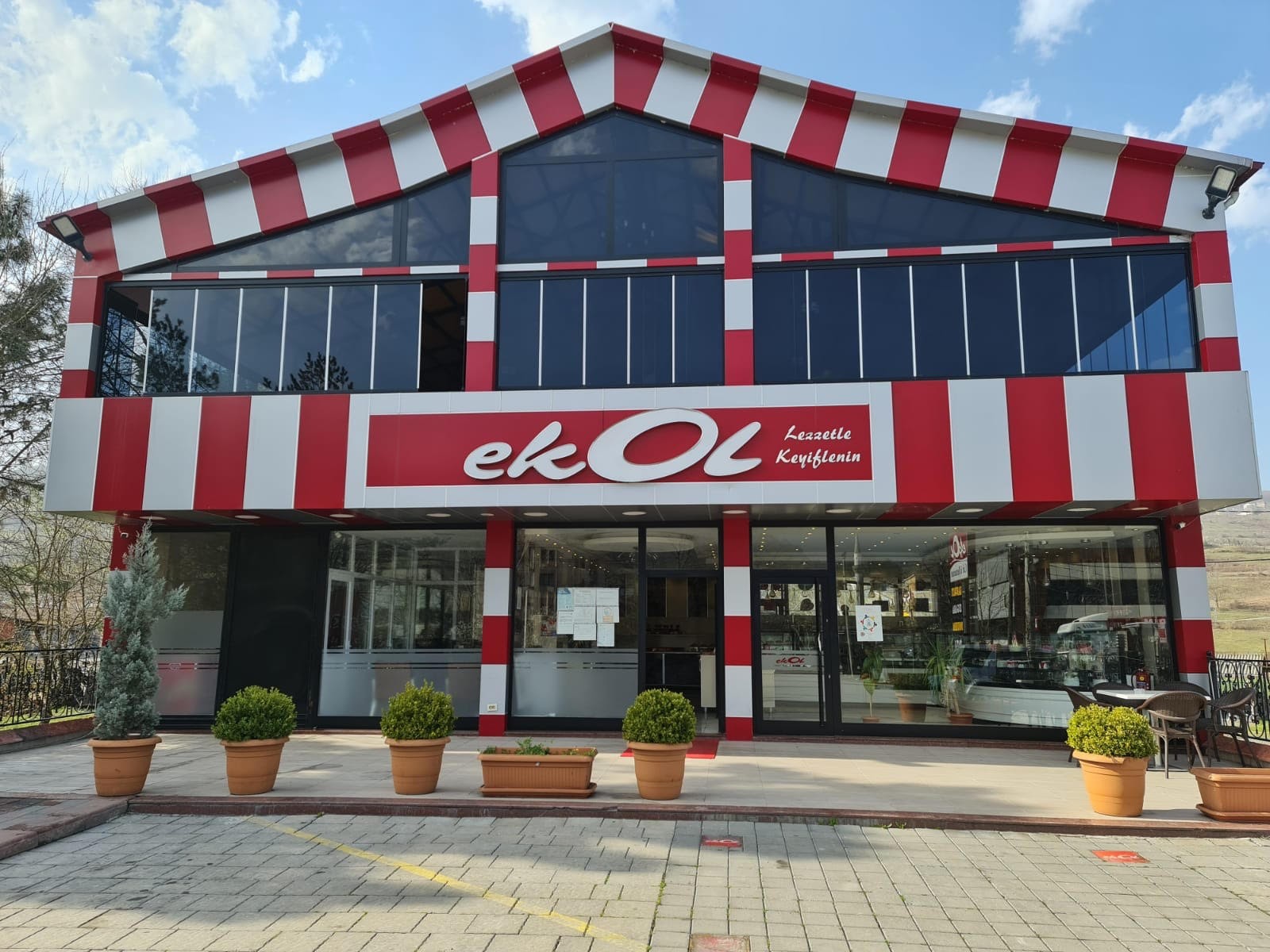 Ekol Cafe & Restaurant
